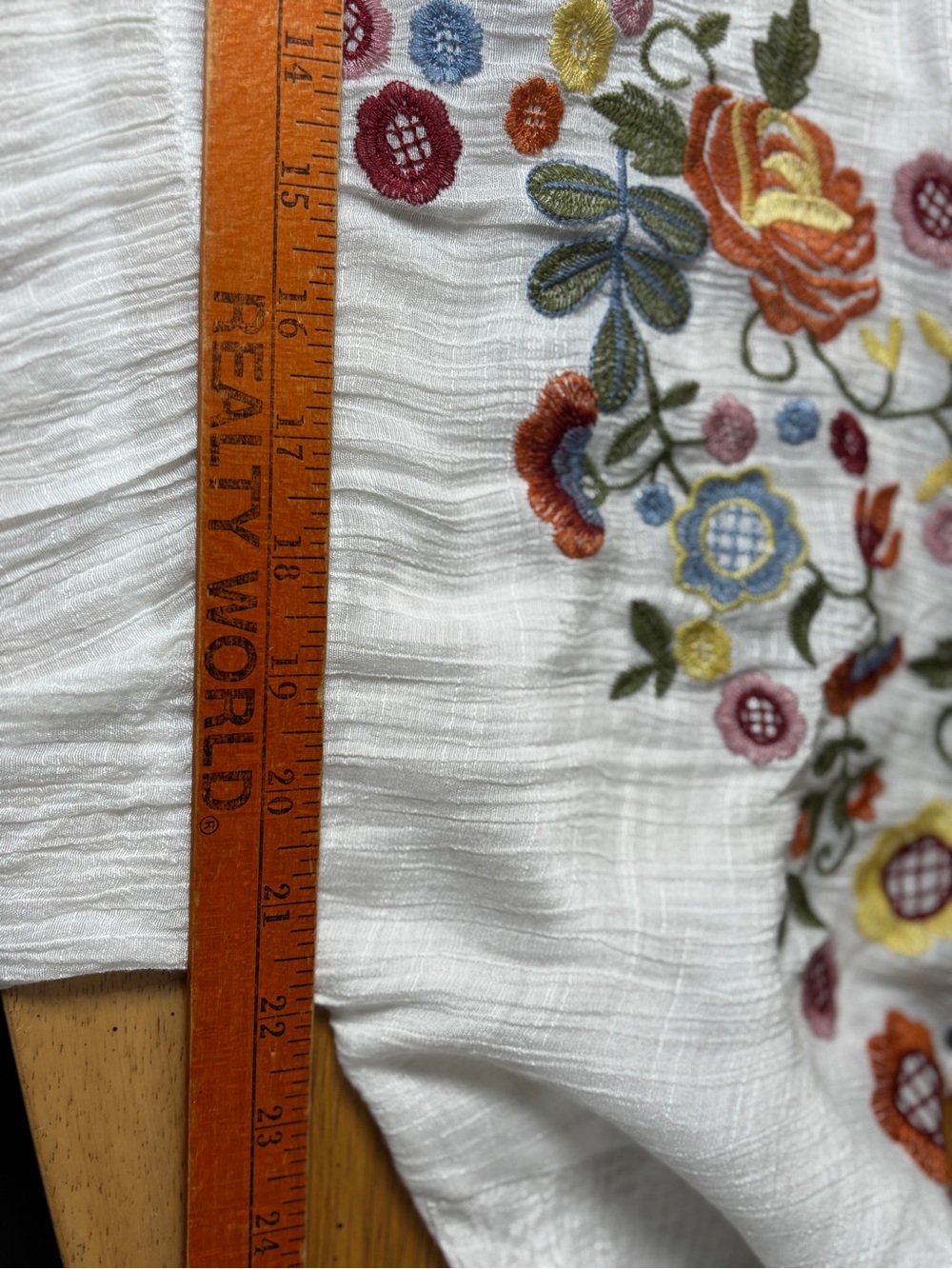 Umgee White Floral Embroidered V-Neck Bell Sleeve Tunic Size Large Excellent - Picture 10 of 11